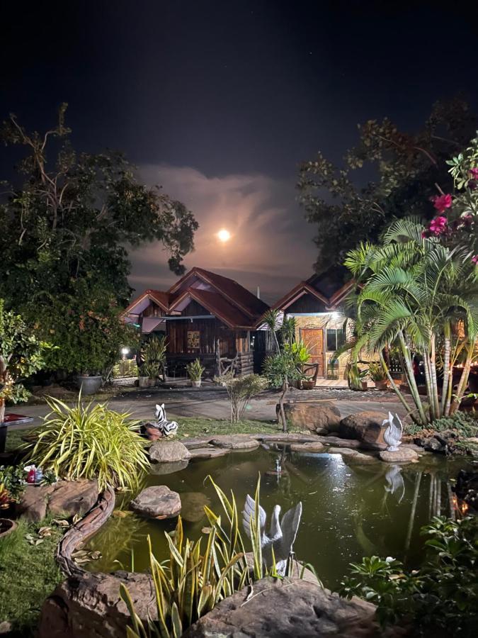 Busby Resort Ban Ta Phraya Exterior foto