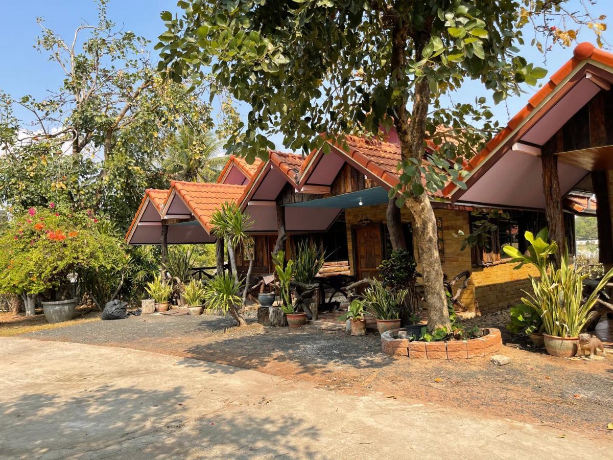 Busby Resort Ban Ta Phraya Exterior foto
