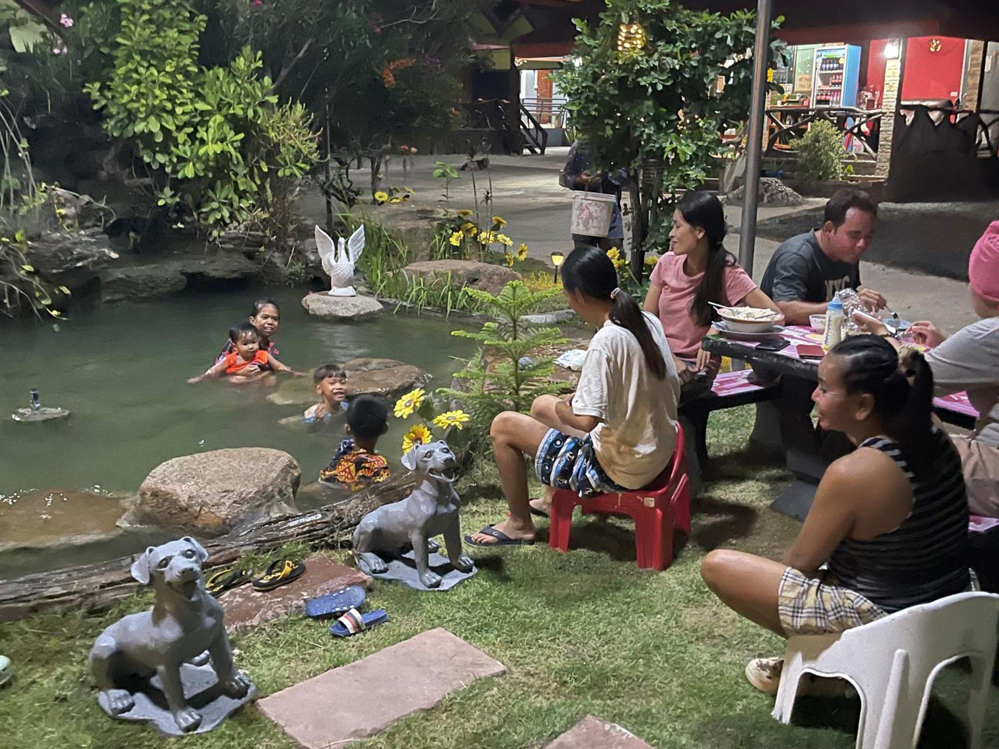 Busby Resort Ban Ta Phraya Exterior foto