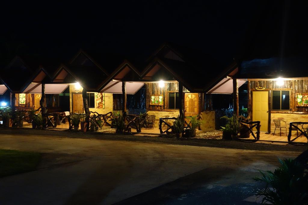 Busby Resort Ban Ta Phraya Exterior foto