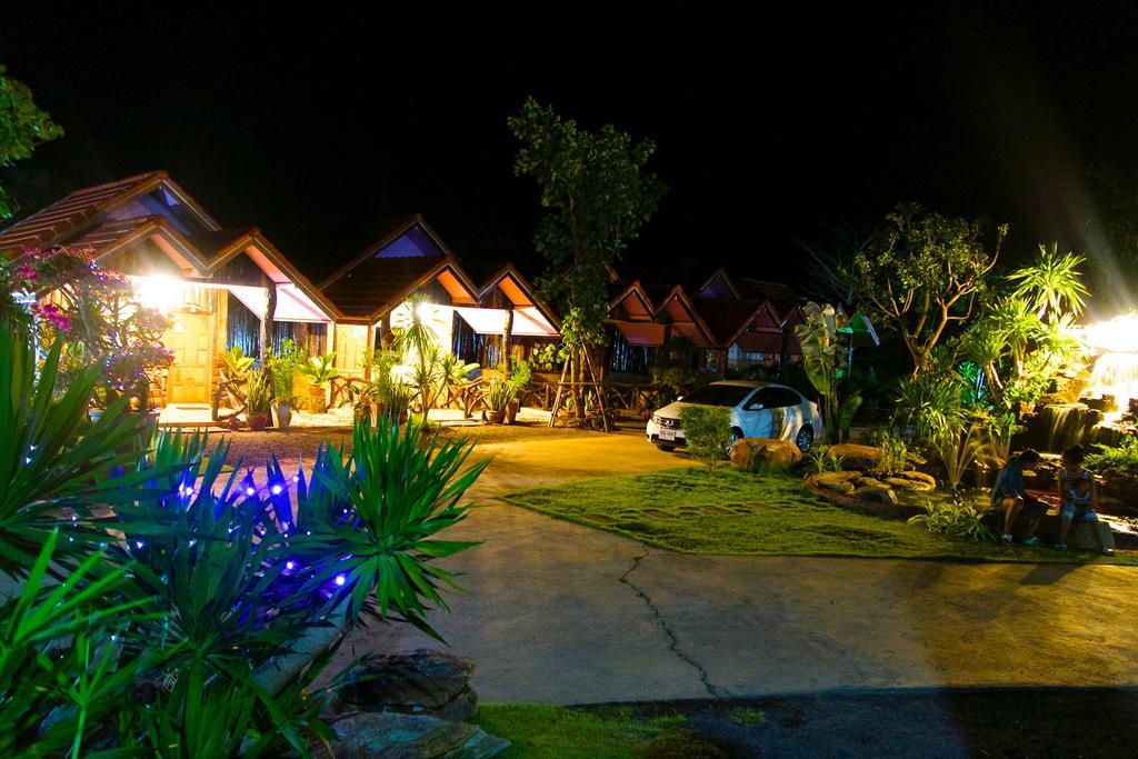 Busby Resort Ban Ta Phraya Exterior foto